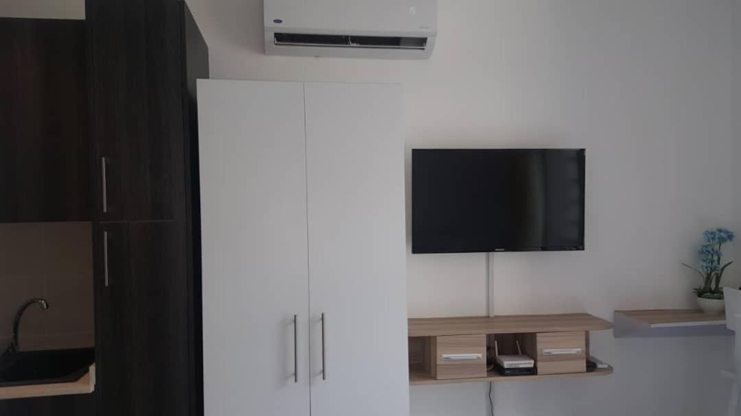 Embassy Gardens Studio Άκρα Εξωτερικό φωτογραφία